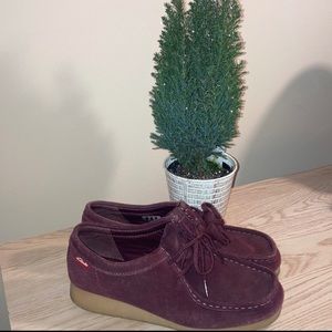 Clark’s maroon wallabees great condition size 8.5